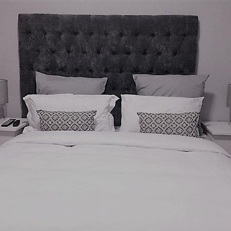 Bed and Breakfast Sapphire Court Габороне Экстерьер фото